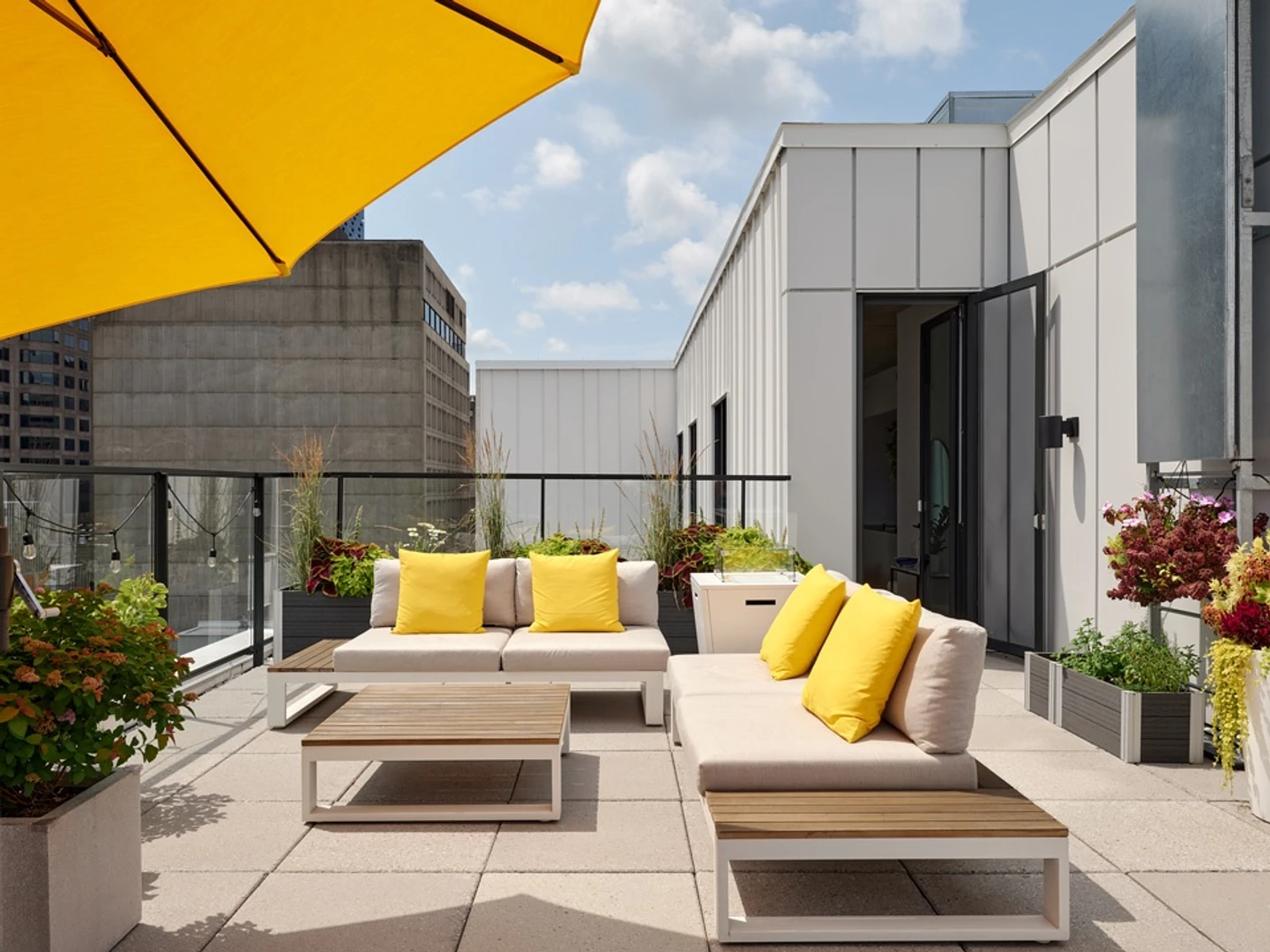 Le Petit Laurent - Apartments | Condo/Apartment for rent: Montreal
