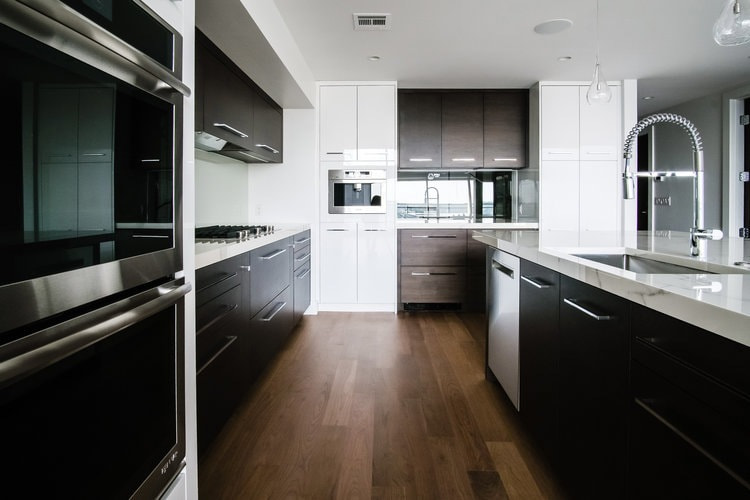 black and white modern kitchen 
