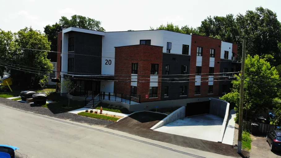 100 Curé-Poirier Ouest, Longueuil-1