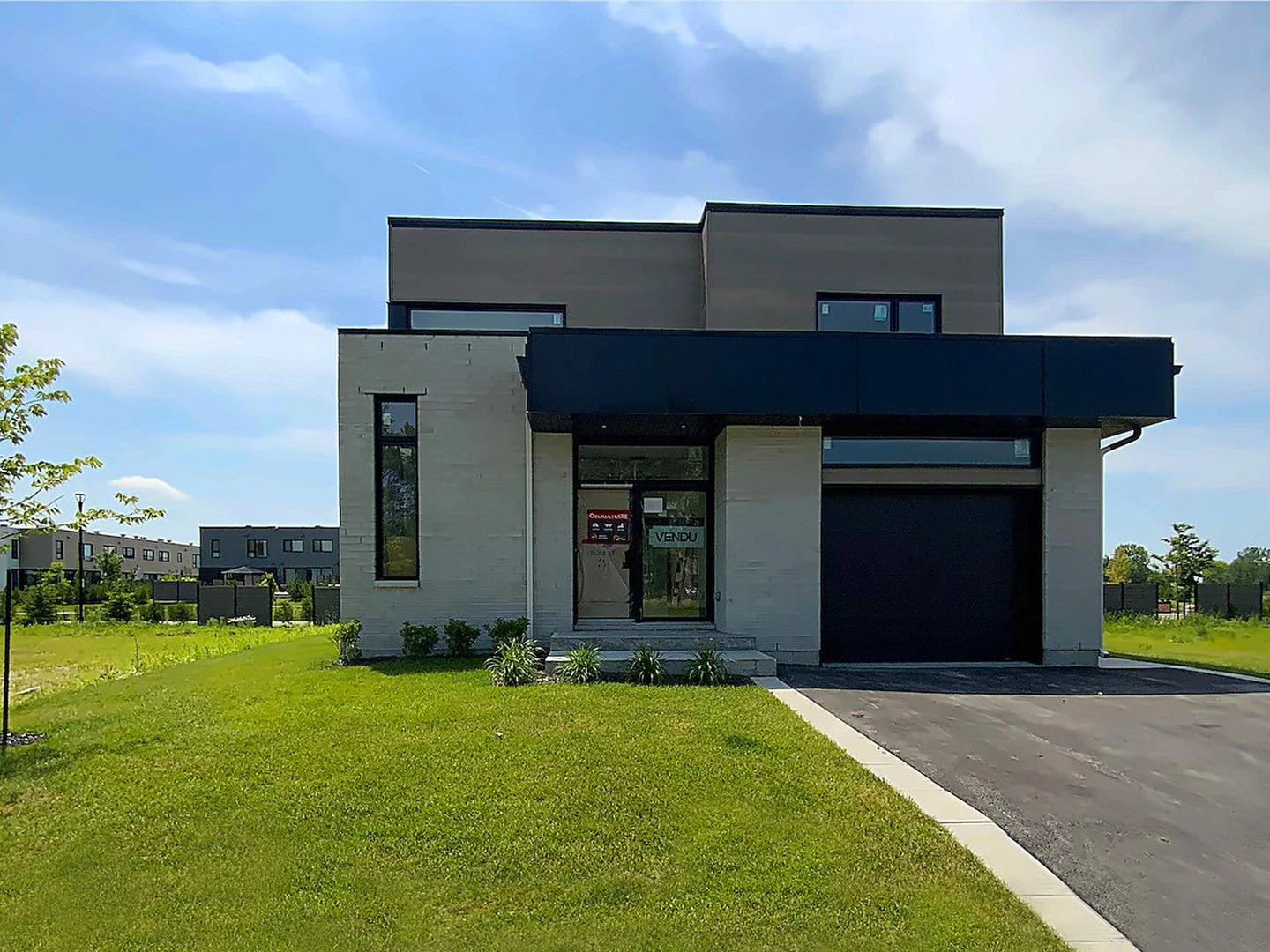 Single-family home with simple garage - Domaine des Légendes-0