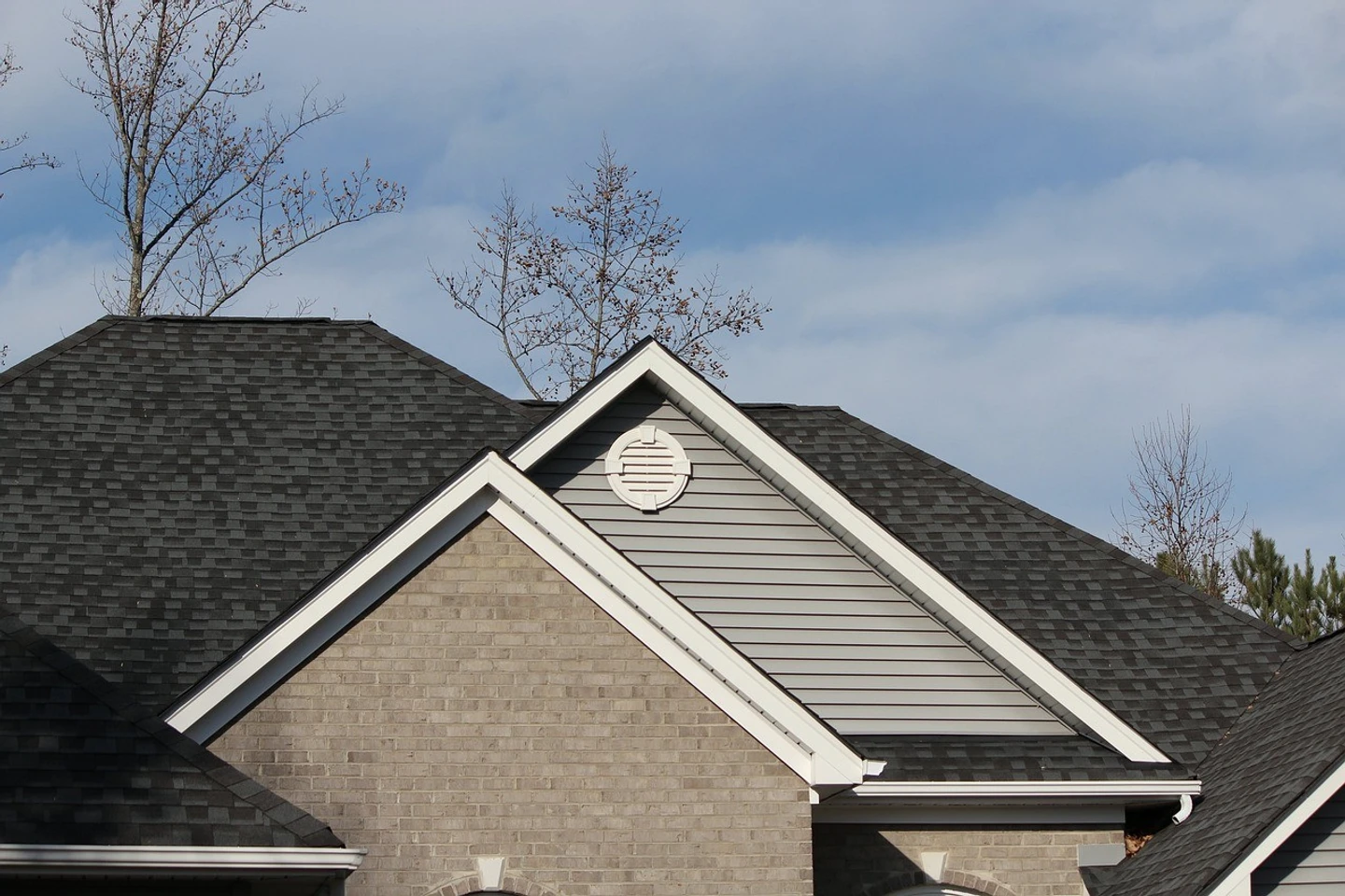 The Main Differences Among Three Types of Roofs: Shingle Roofs, TPO Flat Roofs and Elastomeric Flat Roofs